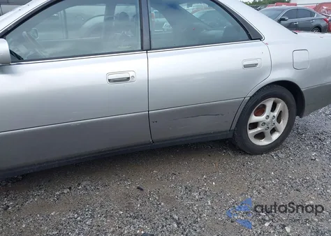 2001 Lexus Es 300 z USA, uszkodzony, nr VIN JT8BF28G715111989